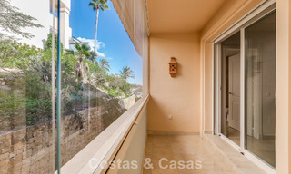 Apartamento de esquina espacioso con vistas panorámicas en venta en las colinas de Nueva Andalucía, Marbella 779577 