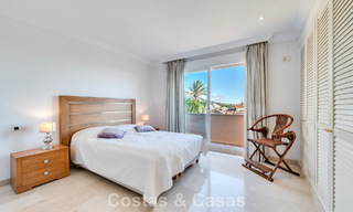 Apartamento de esquina espacioso con vistas panorámicas en venta en las colinas de Nueva Andalucía, Marbella 779578 