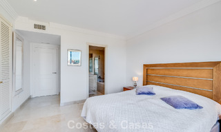 Apartamento de esquina espacioso con vistas panorámicas en venta en las colinas de Nueva Andalucía, Marbella 779579 