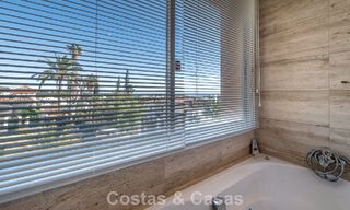 Apartamento de esquina espacioso con vistas panorámicas en venta en las colinas de Nueva Andalucía, Marbella 779585 