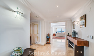 Apartamento de esquina espacioso con vistas panorámicas en venta en las colinas de Nueva Andalucía, Marbella 779591 