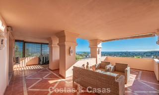 Apartamento de esquina espacioso con vistas panorámicas en venta en las colinas de Nueva Andalucía, Marbella 779605 