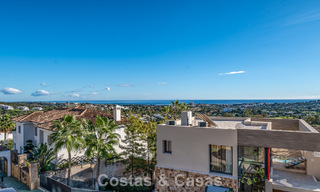Apartamento de esquina espacioso con vistas panorámicas en venta en las colinas de Nueva Andalucía, Marbella 779609 