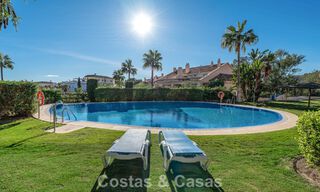 Apartamento de esquina espacioso con vistas panorámicas en venta en las colinas de Nueva Andalucía, Marbella 779614 