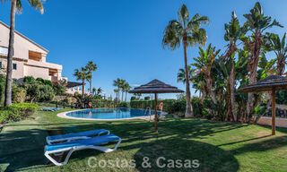 Apartamento de esquina espacioso con vistas panorámicas en venta en las colinas de Nueva Andalucía, Marbella 779618 