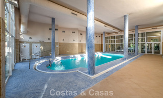 Apartamento de esquina espacioso con vistas panorámicas en venta en las colinas de Nueva Andalucía, Marbella 779620 