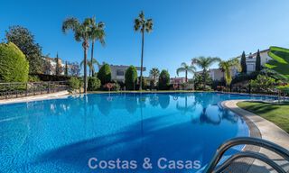 Apartamento de esquina espacioso con vistas panorámicas en venta en las colinas de Nueva Andalucía, Marbella 779622 