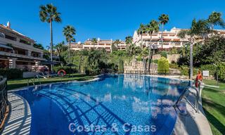 Apartamento de esquina espacioso con vistas panorámicas en venta en las colinas de Nueva Andalucía, Marbella 779625 