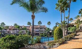 Apartamento de esquina espacioso con vistas panorámicas en venta en las colinas de Nueva Andalucía, Marbella 779627 