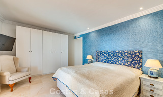 Apartamento de esquina espacioso con vistas panorámicas en venta en las colinas de Nueva Andalucía, Marbella 779629 