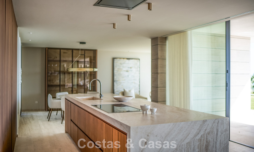 Nueva y sofisticada villa de lujo en venta en una comunidad privada y cerrada 24/7 en Sotogrande, Costa del Sol 779274