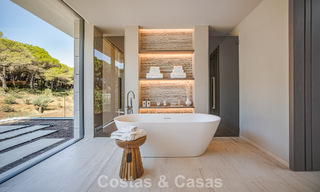 Nueva y sofisticada villa de lujo en venta en una comunidad privada y cerrada 24/7 en Sotogrande, Costa del Sol 779275 