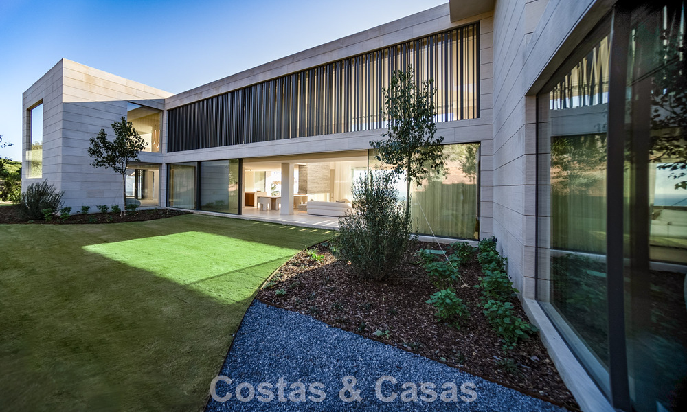 Nueva y sofisticada villa de lujo en venta en una comunidad privada y cerrada 24/7 en Sotogrande, Costa del Sol 779286