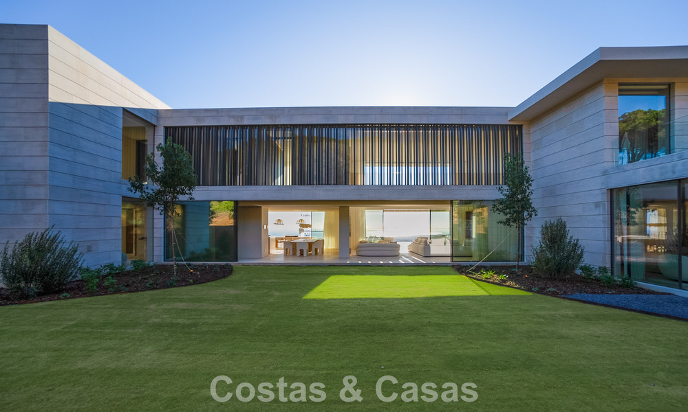 Nueva y sofisticada villa de lujo en venta en una comunidad privada y cerrada 24/7 en Sotogrande, Costa del Sol 779287