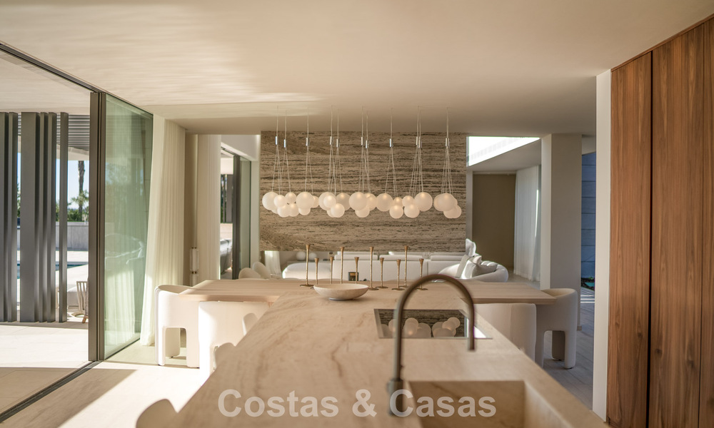 Nueva y sofisticada villa de lujo en venta en una comunidad privada y cerrada 24/7 en Sotogrande, Costa del Sol 779290