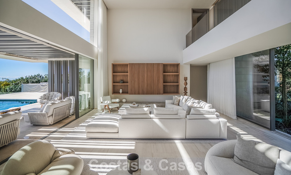 Nueva y sofisticada villa de lujo en venta en una comunidad privada y cerrada 24/7 en Sotogrande, Costa del Sol 779296