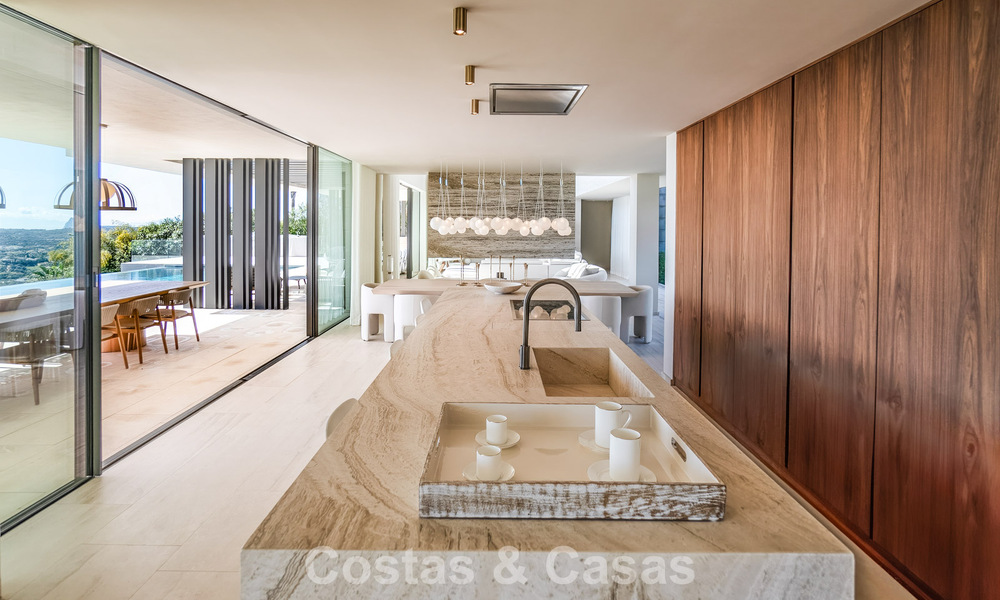 Nueva y sofisticada villa de lujo en venta en una comunidad privada y cerrada 24/7 en Sotogrande, Costa del Sol 779302