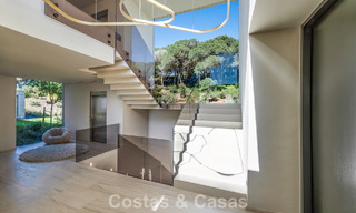 Nueva y sofisticada villa de lujo en venta en una comunidad privada y cerrada 24/7 en Sotogrande, Costa del Sol 779304 