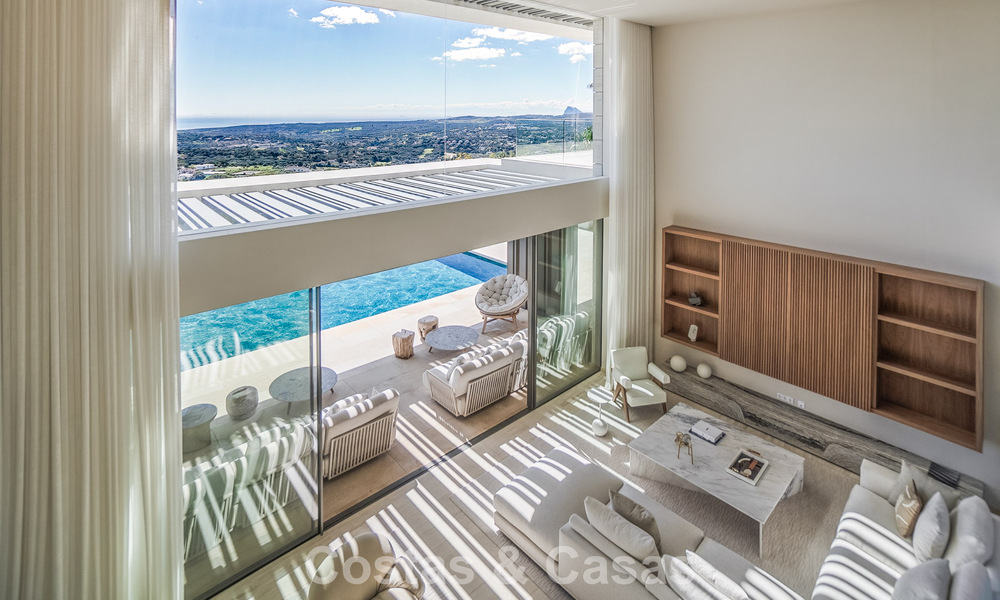 Nueva y sofisticada villa de lujo en venta en una comunidad privada y cerrada 24/7 en Sotogrande, Costa del Sol 779305