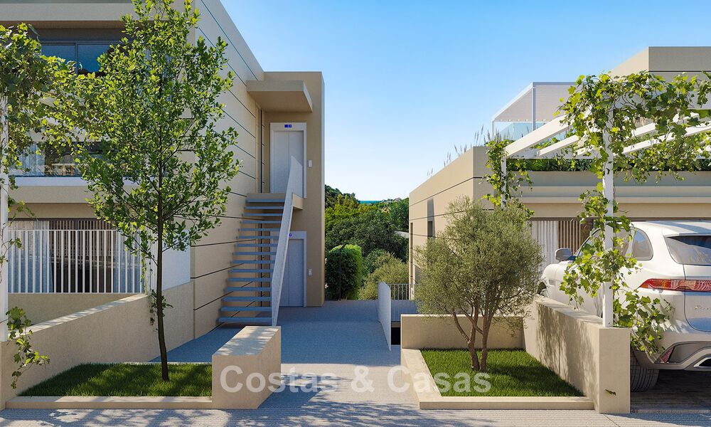 Casas sobre plano, energéticamente eficientes, en venta en las verdes colinas de Elviria, al este del centro de Marbella 779368