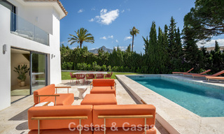 Villa de lujo lista para entrar a vivir con arquitectura andaluza moderna en venta situada en el corazón de Nueva Andalucía, Marbella 779479 