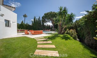 Villa de lujo lista para entrar a vivir con arquitectura andaluza moderna en venta situada en el corazón de Nueva Andalucía, Marbella 779480 