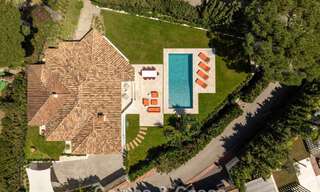 Villa de lujo lista para entrar a vivir con arquitectura andaluza moderna en venta situada en el corazón de Nueva Andalucía, Marbella 779490 