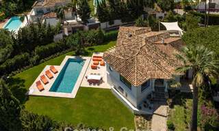 Villa de lujo lista para entrar a vivir con arquitectura andaluza moderna en venta situada en el corazón de Nueva Andalucía, Marbella 779491 