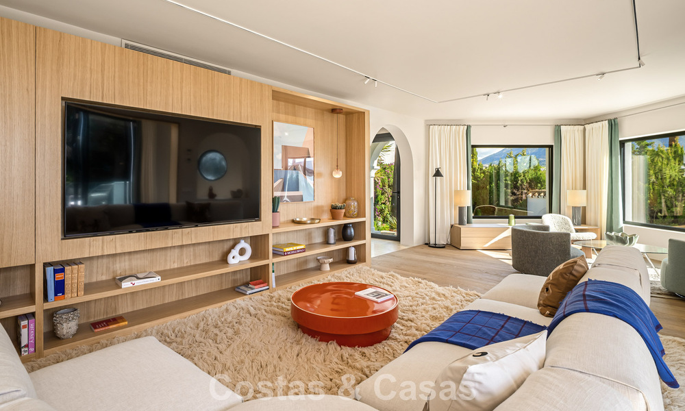 Villa de lujo lista para entrar a vivir con arquitectura andaluza moderna en venta situada en el corazón de Nueva Andalucía, Marbella 779495