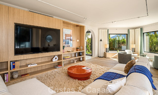 Villa de lujo lista para entrar a vivir con arquitectura andaluza moderna en venta situada en el corazón de Nueva Andalucía, Marbella 779495 