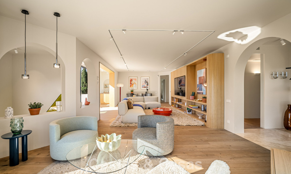 Villa de lujo lista para entrar a vivir con arquitectura andaluza moderna en venta situada en el corazón de Nueva Andalucía, Marbella 779496