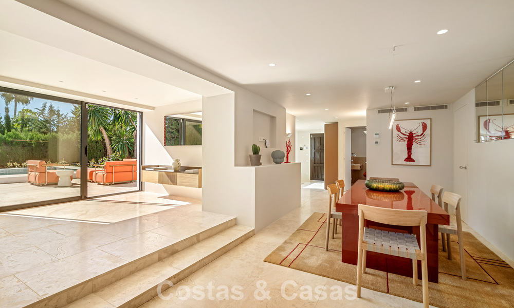 Villa de lujo lista para entrar a vivir con arquitectura andaluza moderna en venta situada en el corazón de Nueva Andalucía, Marbella 779504