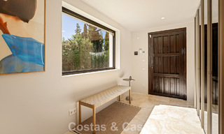 Villa de lujo lista para entrar a vivir con arquitectura andaluza moderna en venta situada en el corazón de Nueva Andalucía, Marbella 779507 