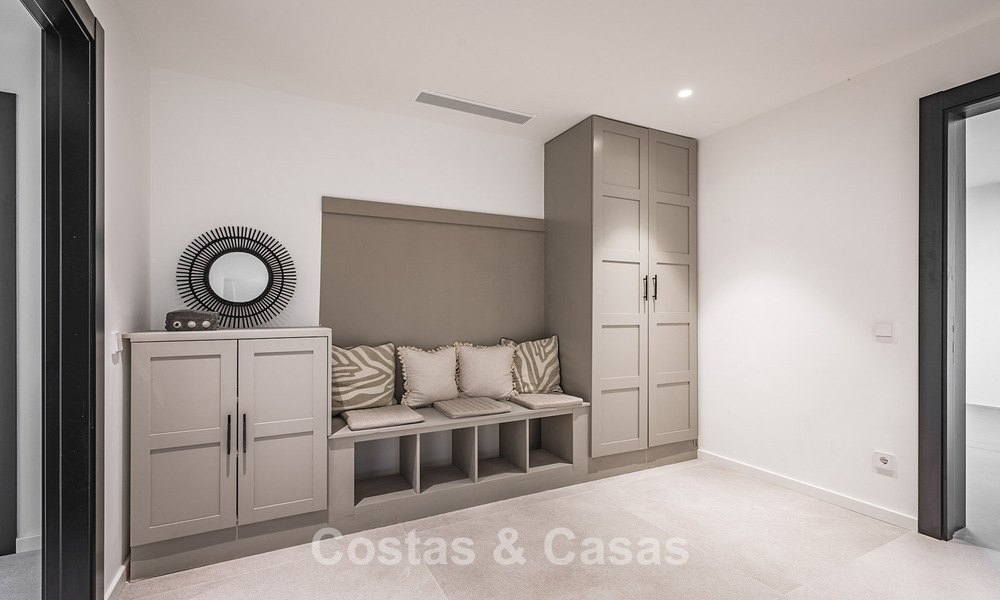 Prestigiosa villa reformada en venta en la cotizada urbanización cerrada de El Madroñal en Marbella - Benahavis 779514