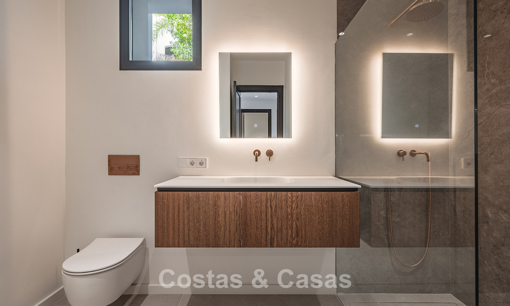 Prestigiosa villa reformada en venta en la cotizada urbanización cerrada de El Madroñal en Marbella - Benahavis 779516