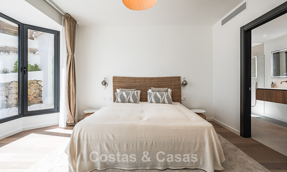 Prestigiosa villa reformada en venta en la cotizada urbanización cerrada de El Madroñal en Marbella - Benahavis 779519