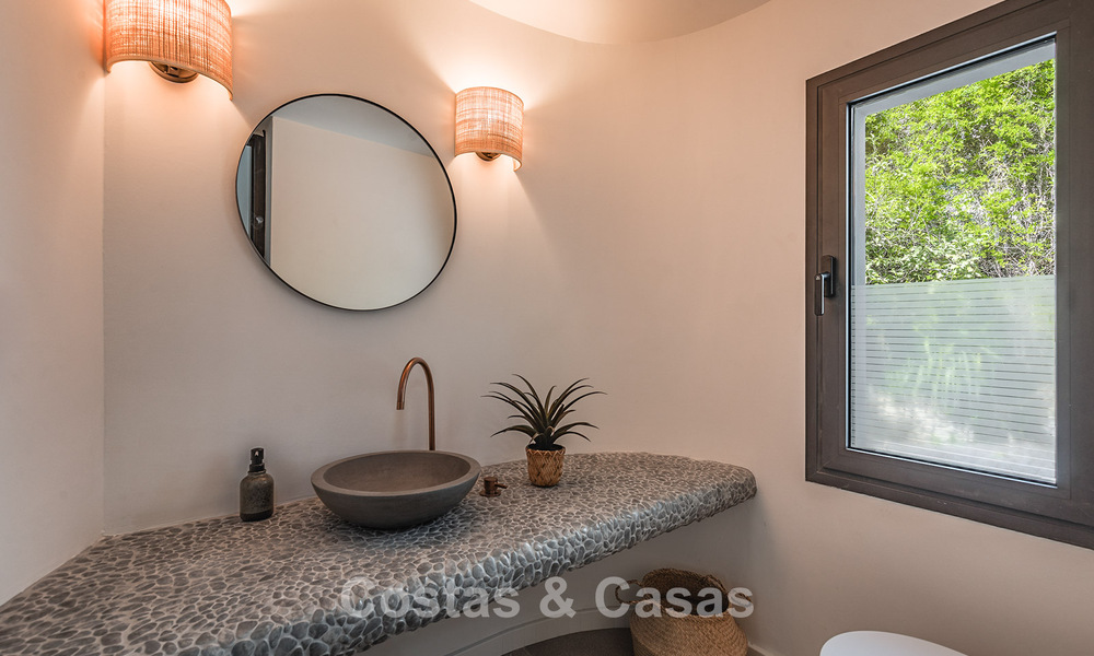 Prestigiosa villa reformada en venta en la cotizada urbanización cerrada de El Madroñal en Marbella - Benahavis 779522