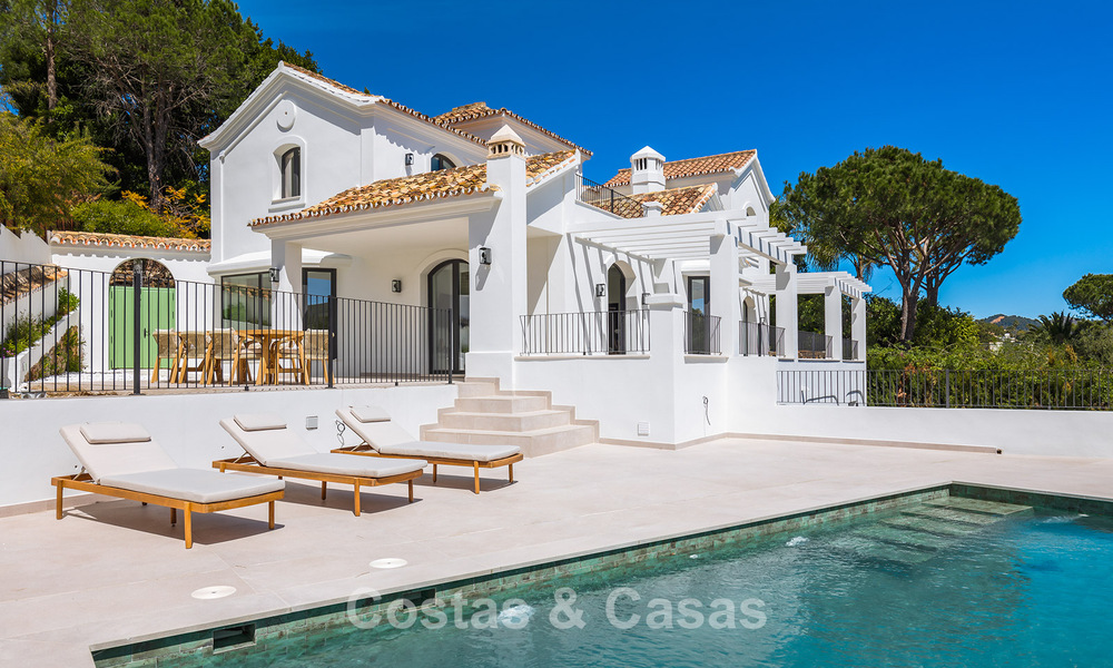 Prestigiosa villa reformada en venta en la cotizada urbanización cerrada de El Madroñal en Marbella - Benahavis 779523