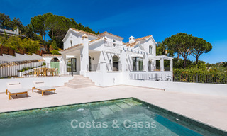 Prestigiosa villa reformada en venta en la cotizada urbanización cerrada de El Madroñal en Marbella - Benahavis 779526 