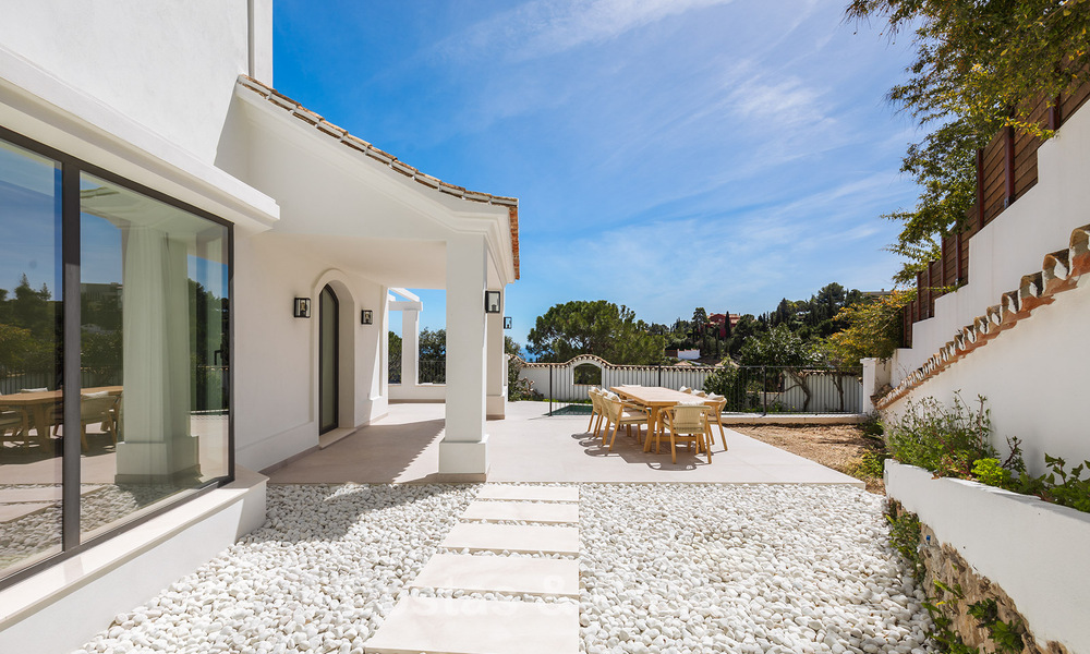 Prestigiosa villa reformada en venta en la cotizada urbanización cerrada de El Madroñal en Marbella - Benahavis 779532