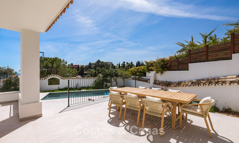 Prestigiosa villa reformada en venta en la cotizada urbanización cerrada de El Madroñal en Marbella - Benahavis 779533