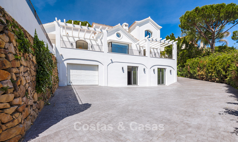 Prestigiosa villa reformada en venta en la cotizada urbanización cerrada de El Madroñal en Marbella - Benahavis 779534