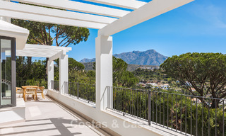 Prestigiosa villa reformada en venta en la cotizada urbanización cerrada de El Madroñal en Marbella - Benahavis 779535 