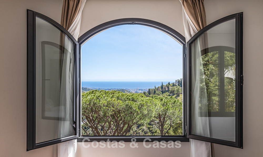 Prestigiosa villa reformada en venta en la cotizada urbanización cerrada de El Madroñal en Marbella - Benahavis 779538