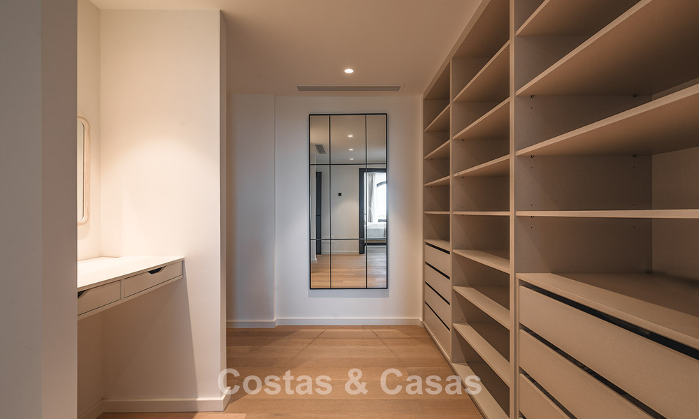 Prestigiosa villa reformada en venta en la cotizada urbanización cerrada de El Madroñal en Marbella - Benahavis 779540