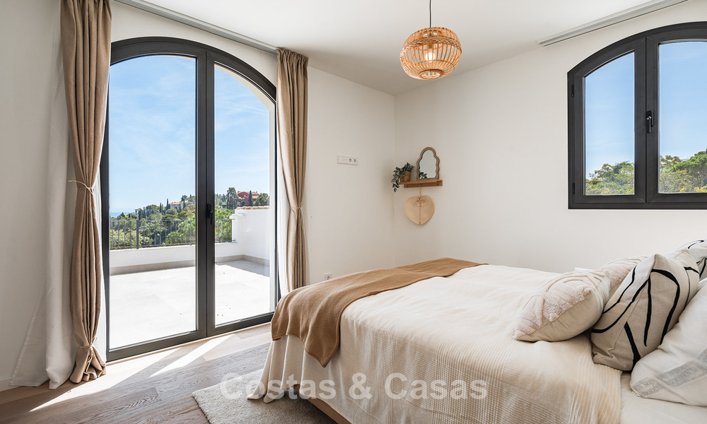 Prestigiosa villa reformada en venta en la cotizada urbanización cerrada de El Madroñal en Marbella - Benahavis 779543