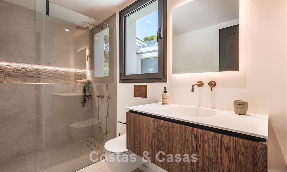 Prestigiosa villa reformada en venta en la cotizada urbanización cerrada de El Madroñal en Marbella - Benahavis 779544