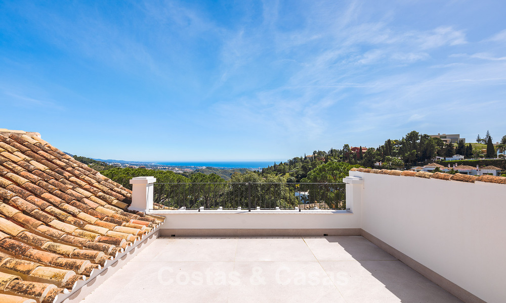 Prestigiosa villa reformada en venta en la cotizada urbanización cerrada de El Madroñal en Marbella - Benahavis 779546