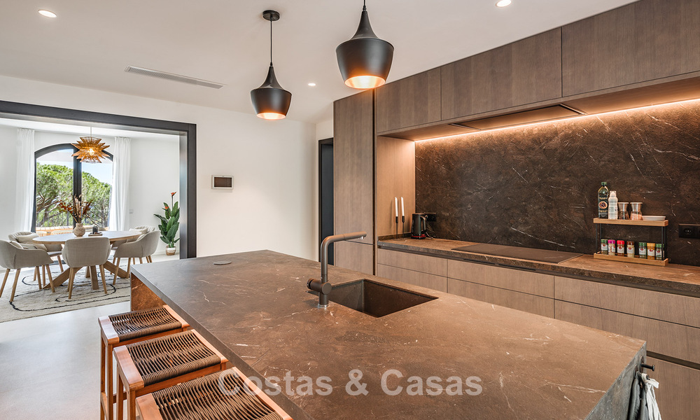 Prestigiosa villa reformada en venta en la cotizada urbanización cerrada de El Madroñal en Marbella - Benahavis 779549