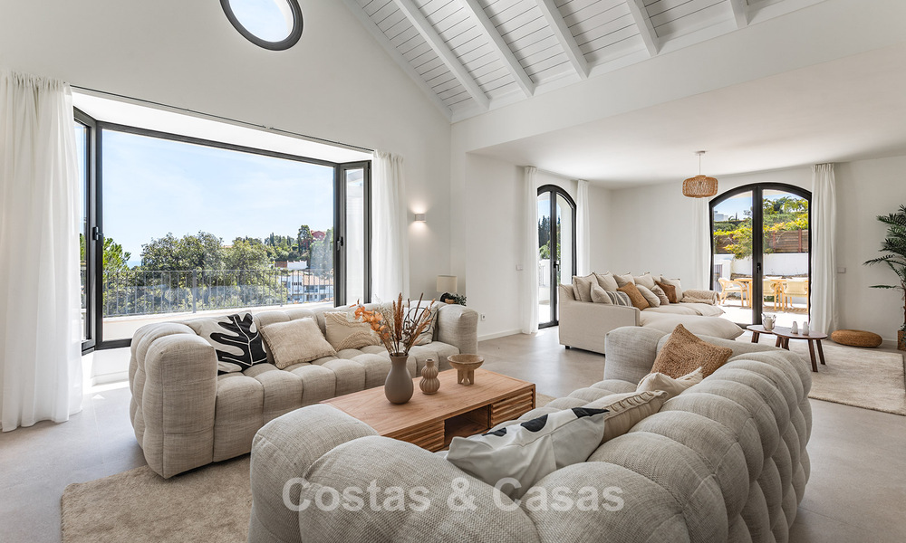 Prestigiosa villa reformada en venta en la cotizada urbanización cerrada de El Madroñal en Marbella - Benahavis 779551